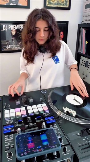 Mixing Drum & Bass on ‪@AlgoriddimOfficial‬ 🔥 #drumandbass #djay #mixing #turntable #djmichelle #dj