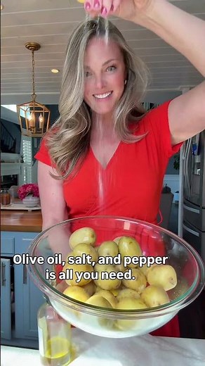 Make these Mini Loaded #BakedPotatoes when you need something elevated that comes together easily.