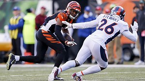 Cody Core evades defenders for 30-yard TD