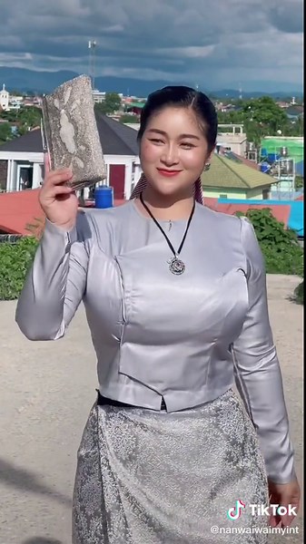 original sound - Hlwann Moe Aung - Hlwan Moe Aung ပါဝင်သည့် Nan Waiwai Myint (@nanwaiwaimyint) ၏ ဗီဒီယိုများ