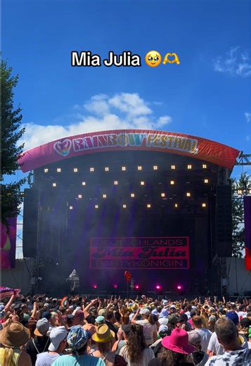 @Mia Julia 🤩🙌 #rainbowfestival #rainbowfestivalköln #köln #festival