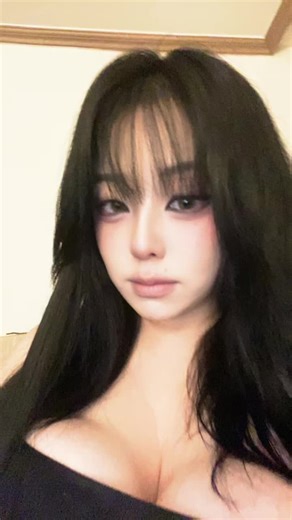 They wear white makeup, dress up in black and look like the living dead - Euphoria Black이(가) 포함된 ohshi 오시 (@owoseaowo) 님의 동영상