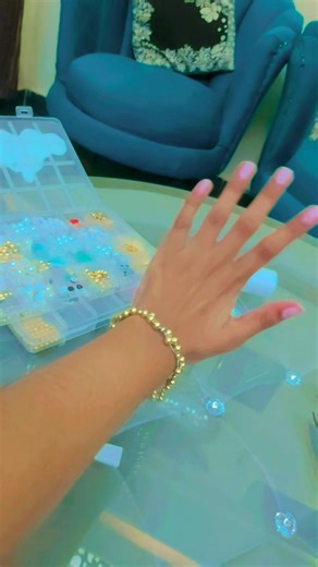 making bracelet 🎀🎀🎀