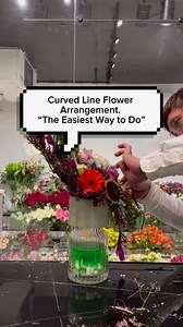 Curved Line Flower Arrangement 🇸🇦🇵🇭 #floristsandflowers #freshflowers #flowersshop #viral #fyp #fbreels #reelsfacebook #virals #reelsoftheday #reelsoverlayads #reelsforyou #reels2024 #facebookshorts #StarsEverywhere #goodcontent #contentcreator #content #ofwsuccesschallenge #ofwlife #Ofwriyadhsaudiarabia #riyadhseason #OFW #ofwreels #ofwlifereels #OFWJEDDAHKSA #OFWDAMMAM #OFW #viewersreels #ViewMyReels #saudi #Philippines #vasearrangement #dangwaflower #flowerlovers #AkoNaman #followers #fol