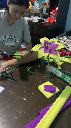 Crepe paper flower tangled theme✨ #carlamakespaperflowers #paperflower #paperflowers #crepepaperflower #crepepaperflowers #tangled #crepepaperflowertangled #rapunzel #paperflowertangled #tangledinspired #fyp #tutorial #paperflowertutorials #paperflowertutorial