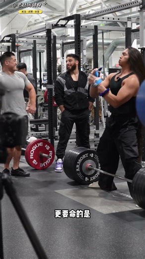 There's something wrong with the long-haired hunk brand #fitness #bodybuilding #weightlifting #mu...