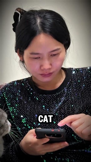 This cat learn sign language for her owner 😟 #shorts