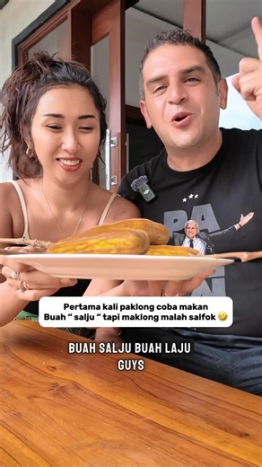 Zora fitri on Instagram: "Aku kaget , paklong skrg kok gitu sih 🤣🤣✨ Astoge gantian ini namanya 😂 #maklongpaklong #komedi #ngakak"