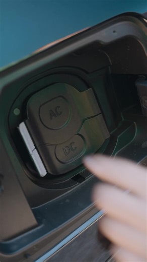 Vous êtes à seulement 30 minutes de votre prochaine aventure. 🔋 #MINI #MINICountryman *Temps de recharge de 10 à 80% susceptible de varier selon température, état de la batterie et borne utilisée. __ Pensez à covoiturer. #SeDéplacerMoinsPolluer | MINI