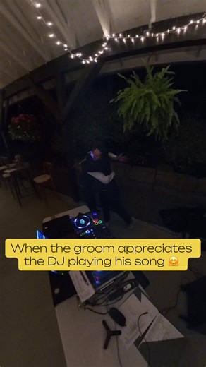 When the groom appreciates the DJ playing his song 🤗 #weddingtiktok #groom #weddingdj #weddingday #weddingmusic