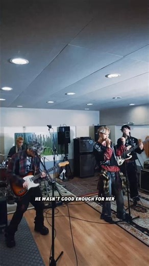 讓愚人節限定小分隊STE Unit帶來一首Avril Lavigne (艾薇兒)的Sk8er Boi (滑板少年) 🛹