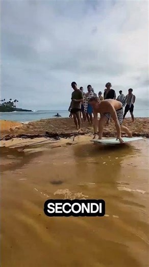 Hanno provato a creare uno spot per il surf... Si è trasformato in un oceano