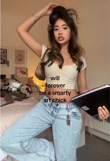 Artsy Lifestyle Insights for Fashion Students