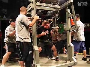 Matthew Kroczaleski在2007年WPO深蹲大赛上的视频