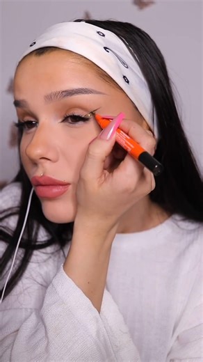 Eyeliner tutorial using. #eyelinertutorial#eyeliner#asmrmakeup#asmr #eyelinermakeup #beautytiips