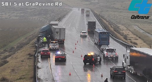 Crash along I-5 near Grapevine Rd south of Bakersfield forces lane closures