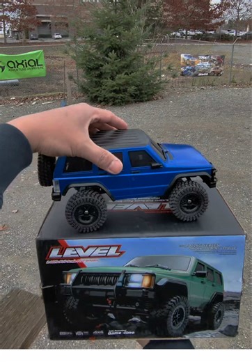 Exploring the New Ready-to-Run 1:18 Scale RC Crawler