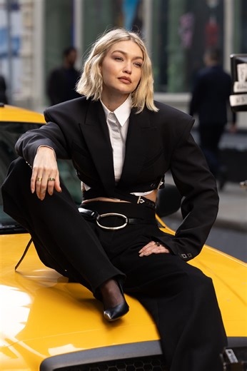The mid-length bob is the trendy haircut that suits everyone! 7 quick and easy style ideas to try now