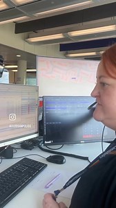 📞🚨“Hello? Durham police, what’s your emergency?” Are you cool in a crisis? 😎 Could you be the calm and compassionate voice at the end of the line in an emergency? We caught up with control room supervisor and familiar face, Sgt Mike Fisher and our team of call handlers this week, at police headquarters in Durham. We know it’s not always a job for everyone, but it’s a job where you can make a real difference to people's lives. 💙 If this sounds like the job for you, pop your application in bef