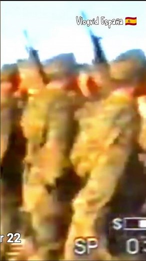 Cómo Desfilan Ya Estos Aspirantes a Caballeros Legionarios ¡Viva la Madre que os Parió!.