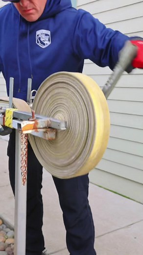 That’s a wrap! The donut roll method is ​​best used in situations when the hose is going to be deployed directly for use, allowing the hose to roll out easier and facilitating connection to other couplings, always getting access to both sides of the fire hose. #firefighter #fire #firehose