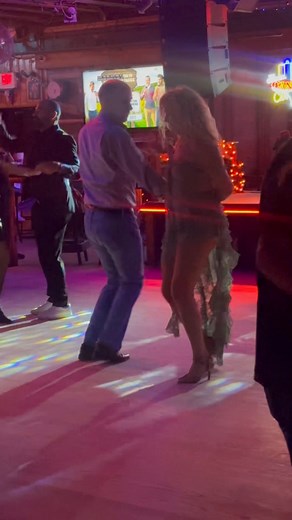 El Merengue with Mr “Shivers Bachata” Himself 😂😂😂😂 | Carly Martin