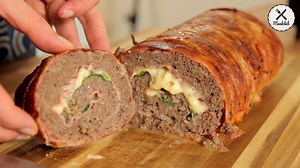 Diese Kalorienbombe ist nur etwas für Fleischliebhaber 😄🤗 Zum Rezept: https://www.chefkoch.de/video/artikel/6761/Chefkoch/hackfleisch-bacon-kaese-rolle.html | Chefkoch