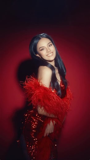 Opal Suchata on Instagram: "wishing you a merry merry Christmas !❤️🎄✨"