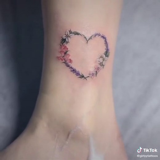 flower heart tattoo Credit to rhe artist IG:@dasibom_tattoo #tattooinspiration #tattooideasforgirls #minimalisttattoo #flowertattoo #smalltattoos