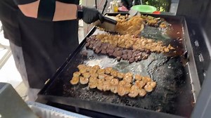 Hibachi Recipe on Blackstone Griddle Credit: https://www.youtube.com/@waltwins Tags: #recipes #recipe #foodrecipes #easyrecipe #tutorial #recipeshare #recipevideo #recipeideas #cooking #cookingathome #food #foodie #foodlover #foodblogger #hibachi #griddle #blackstone Teppanyaki (*Hibachi) Recipe 1 lb shrimp - shelled and deveined 1-2 lbs chicken breast (depending on the size of the crowd!) cut into 1/2" cubes 1 lb steak (we used top sirloin for this cook) cut into 1/2" cubes 4 cups rice (cups me