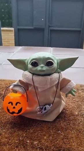 BABY YODA Trick or Treat - The POWER of the FORCE #shorts #babyyoda #halloween