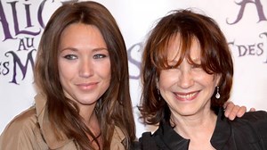 Laura Smet pleure le décès de sa mère Nathalie Baye : son ex-belle-sœur Estelle Lefébure lui adresse un doux message