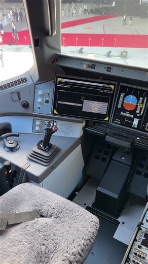 Explore the Emirates A350-900XWB Cockpit Features