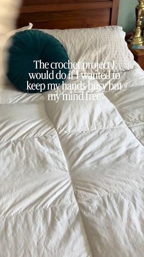 The best things about this pattern are The simplicity of a one row repeat Effortless color changes every row with any cutting or fastening off- meaning no ends to weave in The speed allows you to see your hard work pay off fast, motivating you to keep going! Comment “snowdrift” for the link! #crochet | Hookandfibermade