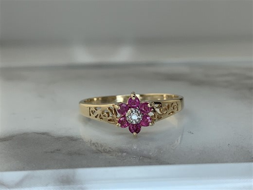 Estate 10kt Genuine Ruby and Diamond Flower Ring Size 8.5 - Etsy