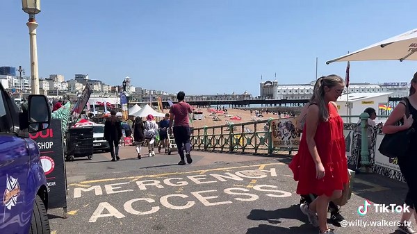 Exploring Brighton Beach: A Sunny Afternoon