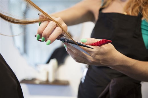 14 Things Your Hairstylist Wishes You’d Stop Doing at the Salon