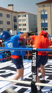 🥊 L’ENSOA a fait son gala de boxe mêlant solidarité, cohésion et défi sportif ! Se préparer physiquement et s'endurcir moralement : l’ENSOA a organisé son premier gala de boxe, rassemblant cadres et élèves autour du dépassement de soi 💪 👊 20 combats de boxe anglaise ont opposé toutes les catégories, dans le respect de l’adversaire, 🔥 En ouverture : un combat de boxe thaïlandaise, suivi de 2 démonstrations spectaculaires de grappling et de MMA. 🎗️L’ensemble des bénéfices de la soirée sera re