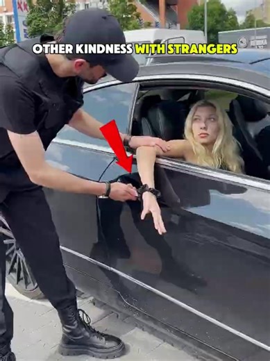 Other People Helping Strangers ❤️