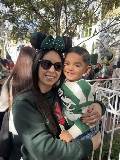 Save memory. #disneyland #family | Disneyland