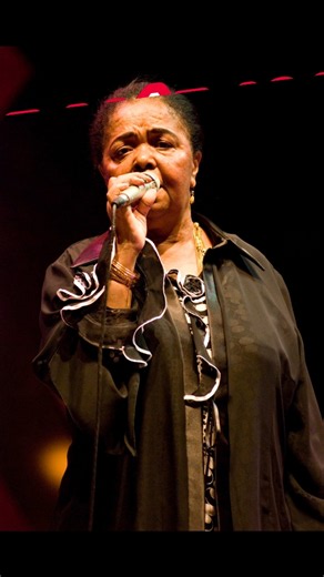 ​Cesária Évora (1941-2011) - La voix poignante qui a fait vibrer le monde entier !​