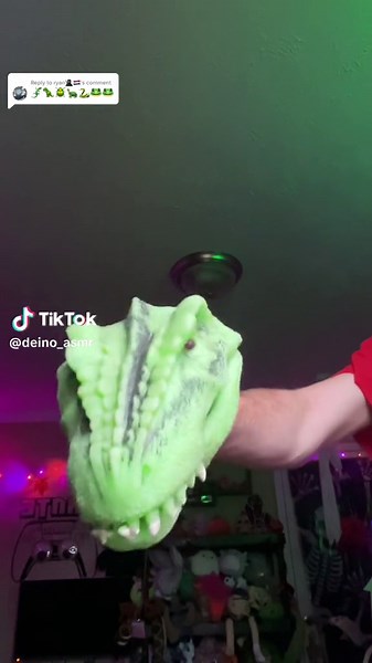 Replying to @ryan🥷🏼🇳🇱 rewuest asmr #asmr #puppets #puppetasmr #triggers #froggy