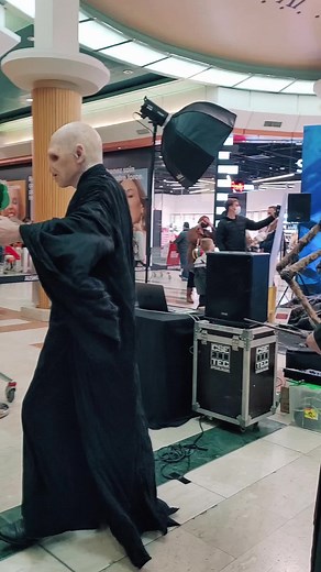 Yes i do my shopping like that! Its my Voldemort cosplay. #hogwarts #harrypotter #hogwartslegacy #voldemort #makeupartist #hogwartslegacygameplay #avadakedavra #deatheater #harrypottercosplay #cosplay