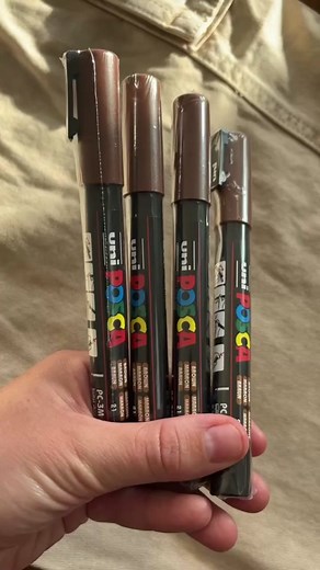 Take a mental break and use these fun paint pens to create unique designs!🤎 @Lizi #michaels #michaelsstores #makeitwithmichaels #posca #poscapens #fashion #diyfashion