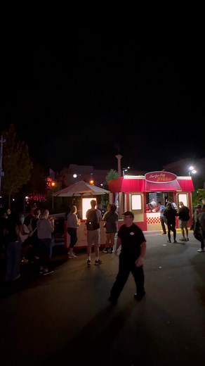 Stranger things, tasty vegan pizza. 🍕 Dive into the upside-down of pizza with the vegan Surfer Boy Pizza from the Stranger Things booth at Halloween Horror Nights in Universal Studios Orlando! This French bread pizza is overflowing with pineapple, jalapeños, Gardein sausage crumbles, and vegan mozzarella. Looking for the full scoops ahoy on this and other vegan-friendly haunts at HHN32? Check out our Ultimate Vegan Guide to Halloween Horror Nights Orlando on The FARM Buzz! 🎢🎃 https://thefarmb