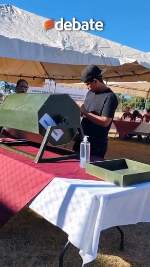 Sorteo anual de los jóvenes conscriptos del Servicio Militar Nacional de la clase "2007", remisos y mujeres voluntarias del municipio de Ahome, en la pista de tartán de la Ciudad Deportiva Aurelio Rodríguez. Video: Jazmín Salazar | DEBATE | Debate Los Mochis