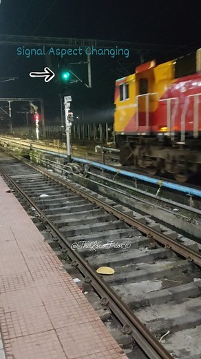Signal Aspect Changing 🚦 . . . . . @thelocopilot30 . . . . . #thelocopilot30 #locopilot #train #rail #raillovers #trainlovers #railfan #locomotive #alp #dreamofalp #signal #blog #travel #videography | Loco Pilot