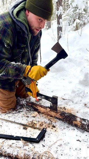 Cutting Bushcraft Notches With a Saw & Axe | Primitive Woodworking Skills & Bushcraft Joinery