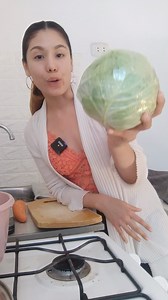 Descubre cómo transformar simples hojas de repollo en un festín culinario lleno de sabor y textura. Sorprende a tus invitados con esta receta innovadora que cautivará sus sentidos. #RecetaCreativa #DeliciaRellenita #CocinaDivertida | Recetas Paula