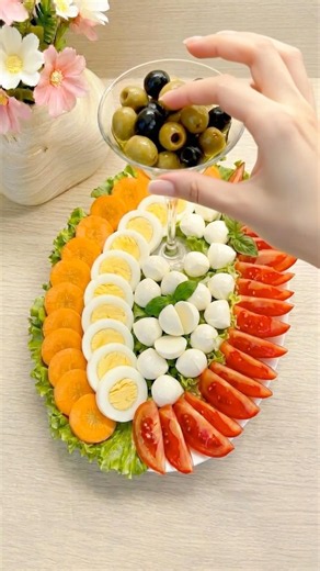Beautiful Vegetable & Mozzarella Salad Platter #platter #food